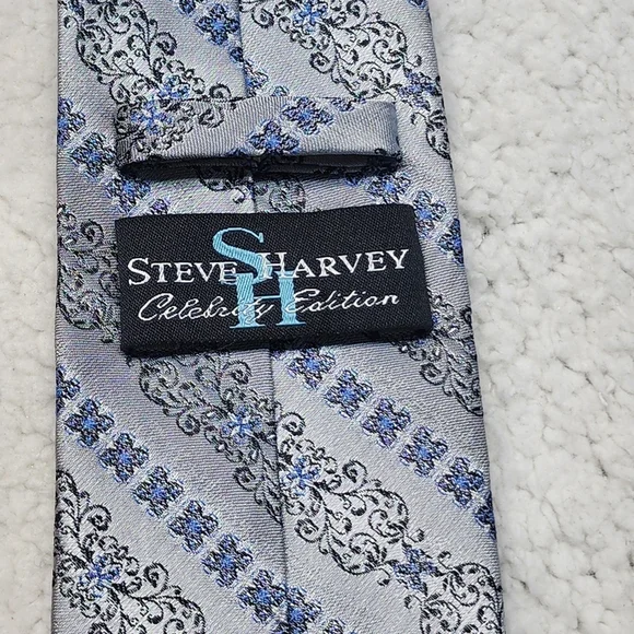 Steve Harvey Celebrity Edition Gray and Blue Men's Tie - Picture 3 of 6
